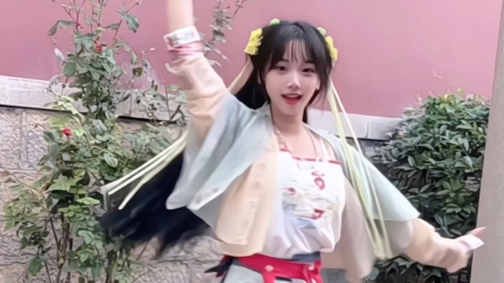 เต้นคัฟเวอร์เพลง “ฝากจันทร์” น่าเสียดายไม่มีพัดพับ