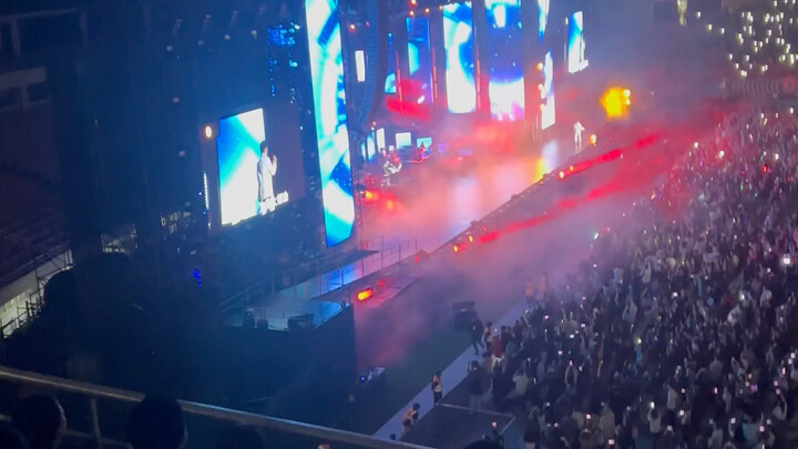 When Alan Tam Suddenly Starts Singing “Love Trap” Live Without Any Warning