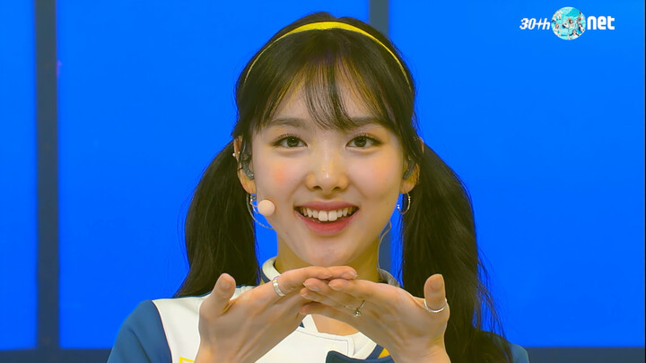 Nhóm nữ mới của JYP – TWICE – đã có sân khấu trở lại đầu tiên, bài hát này nghe cứ như quán quân năm