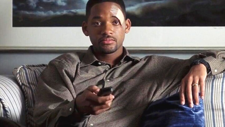 Poor guy just bought a sexy lingerie set, but suddenly became a national enemy and is under 24-hour 