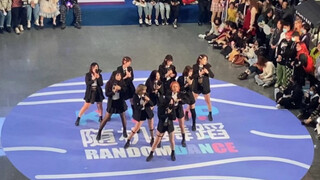 【马卡龙】宇宙少女超顶翻跳路演直击！神曲Save Me Save You超整齐翻跳俯拍视角