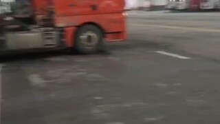 Nhân viên trạm trung chuyển bỏ chạy hết rồi, kho hàng bùng nổ đơn, tôi cũng dương tính rồi. Đơn hàng