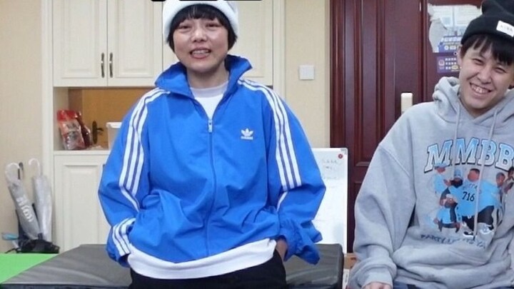 46 years old, studied street dance for two years, and is working hard to learn Hiphop Freestyle.