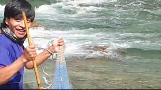 cast netting in Nepal | himalayan trout fishing with handmade cast net \