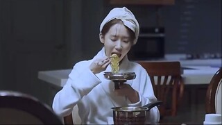 สาวยังทำบะหมี่กึ่งสำเร็จรูปไม่ได้  น่าอายจริง ๆ