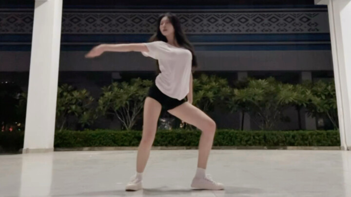 Trang phục cổ điển tái xuất thời gian có hạn | "Tail" - Sunmi | Biên đạo: ozgecaltakoglu