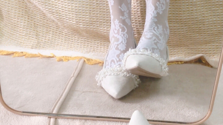 ถุงเท้าสีขาวกับรองเท้าสีขาวนี่แหละคือสุดยอด!