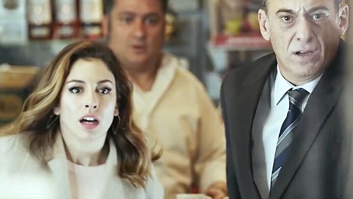 Người phụ nữ chỉ bước vào một quán bar, nào ngờ lại không thể ra ngoài được nữa.