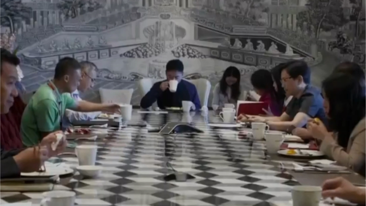Liu Qiangdong has consistently held daily morning meetings for ten years, and he uses the “Five Have