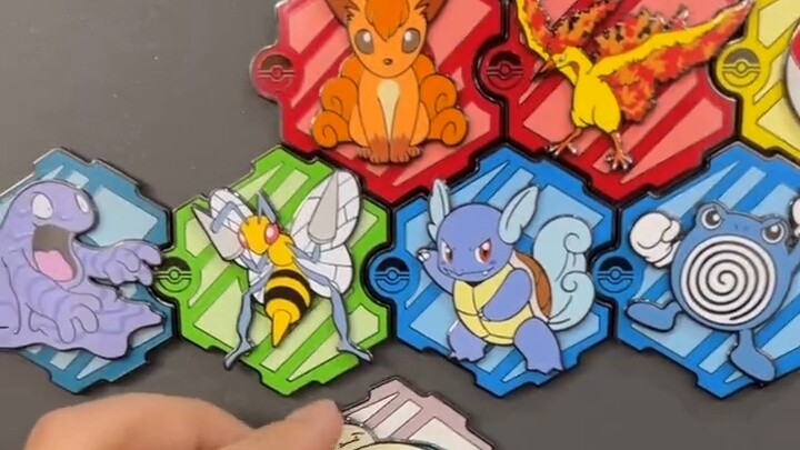 Magnet kulkas ini terbuat dari emas atau perak?