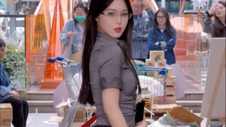 路演直拍｜AOA-短裙 无论穿什么都很漂亮