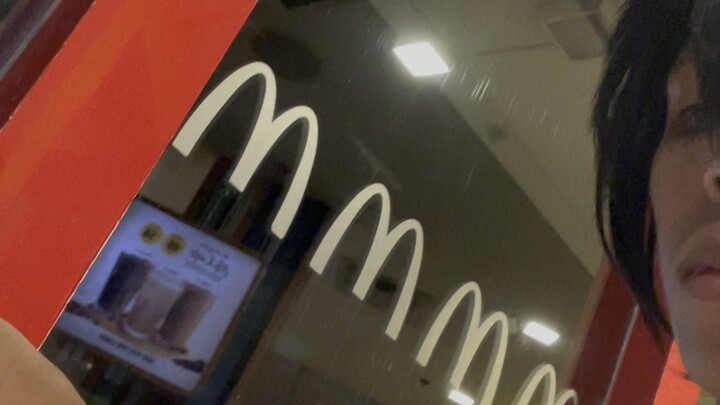 L from Death Note eating fries. 😋❤️