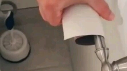 Chỉ còn một cuộn giấy vệ sinh thì phải làm sao? Mách bạn mẹo hay