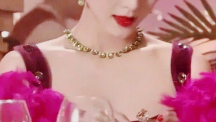 I finally understand why so many internet celebrities have plastic surgery to imitate her!!