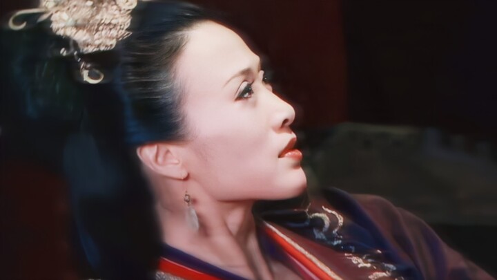 "Khi nàng ngẩng đầu lên, cuối cùng tôi cũng hiểu được thế nào là quyến rũ dai dẳng."