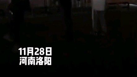 95-born cop charges into a brawl, shouting “I’m a People’s Police Officer!” as he rushes to break up