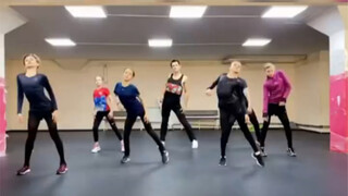 千金和k宝在俄罗斯国内的日常！两个美少女的身材真的是太棒了！