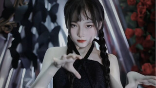 เด็กคนนี้ดูเหมือนจะเต้นรำแบบแปลกใหม่มาก!