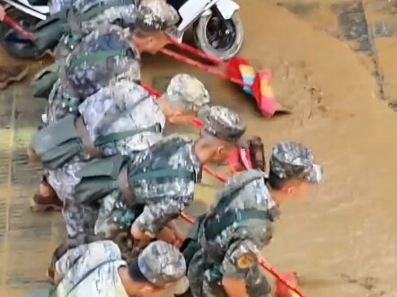 Coming when the people are in peril, departing amid their adoration.