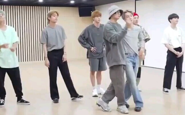 [BTS] 09/01/2020 Cập nhật chính thức trên Instagram video ngắn phòng tập VMAs 'Dynamite'