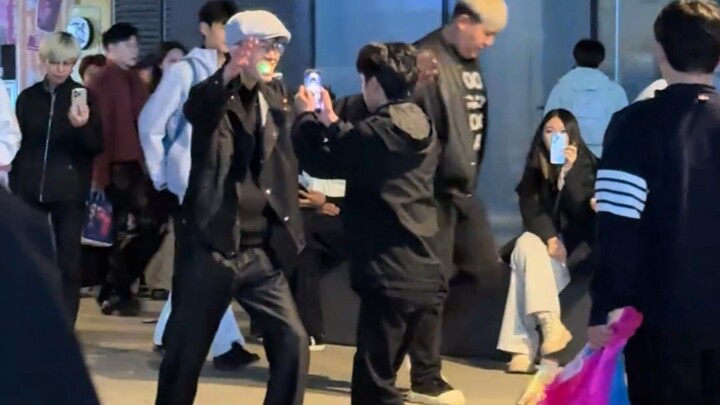 Tang Jiaqi makes her first street-style appearance alongside Charles [The Bite-and-Dance], still loo