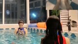 Girls having fun in swimming pool 😍😍❤️