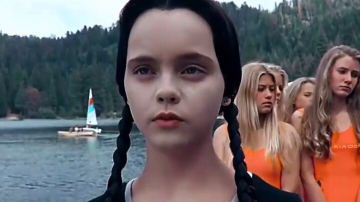 Thứ tư "mát mẻ và thanh lịch", nó chạm đến trái tim tôi! Bản phối lại của The Addams Family