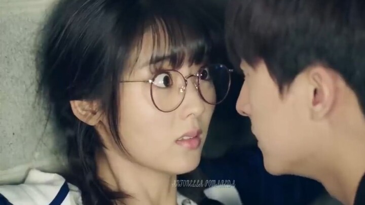 【Super Sweet】The school heartthrob suddenly tries to force a kiss, and the female lead goes all weak