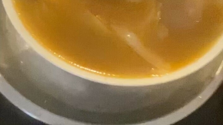 عظم لحم الخنزير، خُذْه للتحمير بالتوابل.