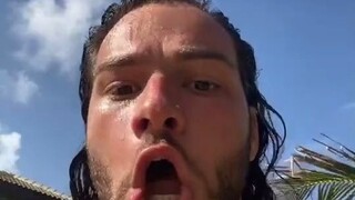 小哥分享自己的超尴尬的经历