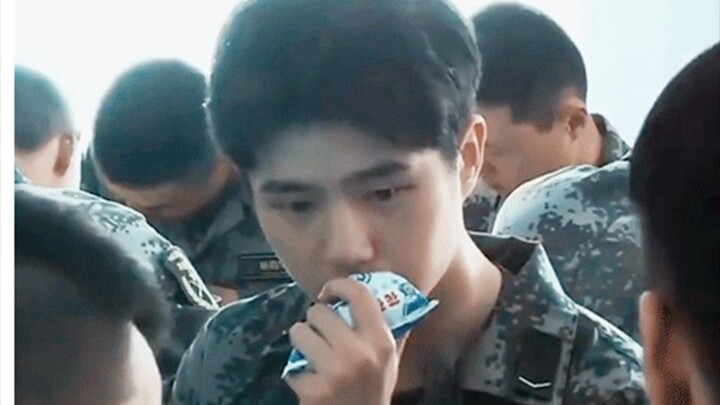 Ngôi sao trong mắt người thầm yêu tuyệt thế đến mức nào 【Tổng hợp video huấn luyện quân sự của Lưu H