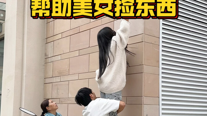 Clever guy helps a beautiful girl!