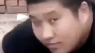 他的眼神不再单纯.