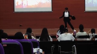 นักศึกษาโดนไมเคิล แจ็กสันสิงเหรอ? ชายหนุ่มชาวจีนโชว์คัฟเวอร์เพลง “Smooth Criminal” ของ Michael Jacks