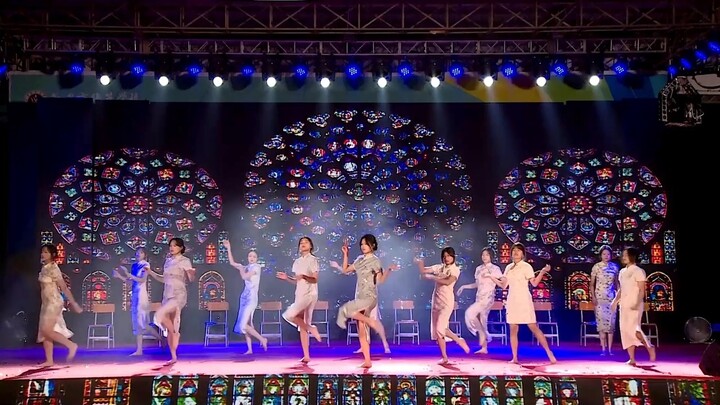 Vocational School Girl Performs “The Flowers of War” Barefoot