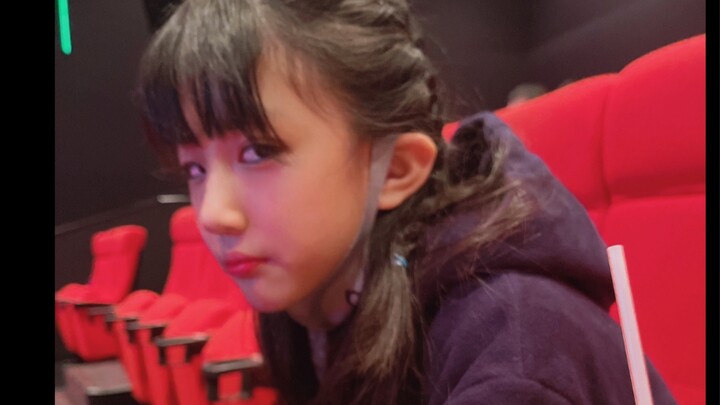 ألا يشبهك تمامًا أنت الذي تختلس الطعام أثناء الحصة؟