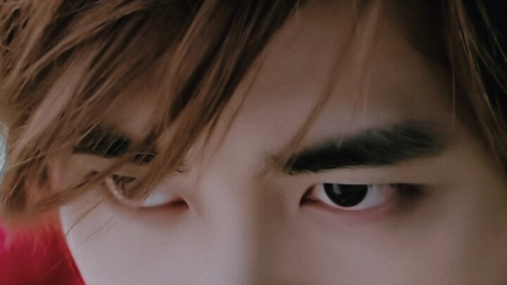 What happened? Back then, even with this kind of hair, he still looked handsome.