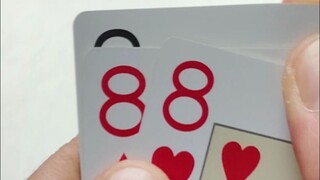 牌越猛，越没表情