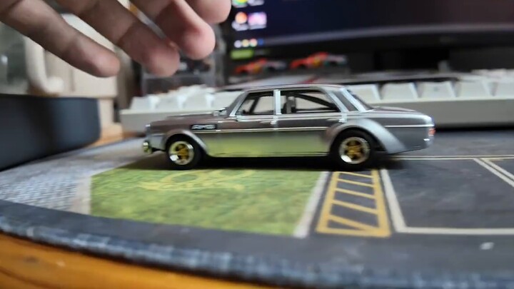 Akhirnya menyentuhnya! Hot Wheels 43 adalah mobil terbaik, Mercedes-Benz 300sel adalah salah satu ya