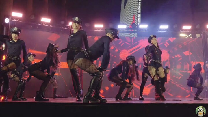 大学の女警官，元旦文艺晚会