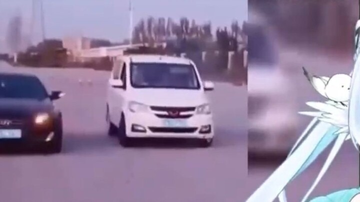 Gadis cantik Jepang menyaksikan "Koleksi Operasi Ilahi Wuling Hongguang" dan kagum dengan berbagai o