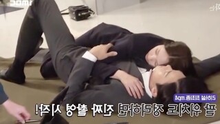 花絮爆甜!秀彬腿肯定是碰到那了!所以他红温了,手还忍不住捏了下^_^镜像下发现好像更涩了「现在拨打的电话|柳演锡•蔡秀彬•白司彦•洪熙珠