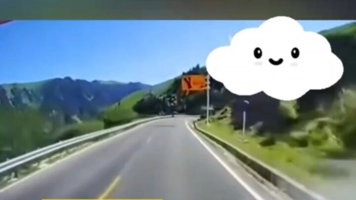 Seorang pria yang sedang mengemudikan kendaraan tiba-tiba mengalami rem blong, namun dalam beberapa 