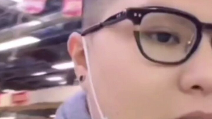 Teacher Xia Buys Chili Peppers