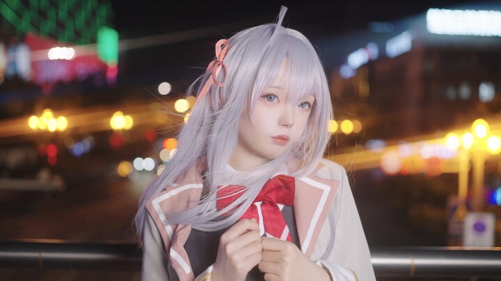 Student Ellie's full-featured cosplay (includes behind-the-scenes footage!)