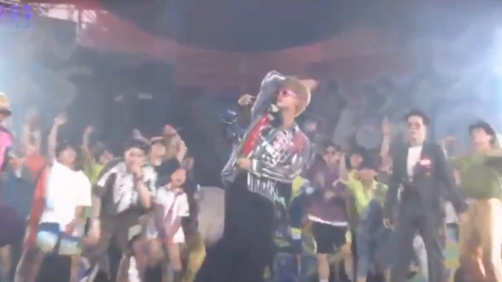 报告！！这段free dance有人划水