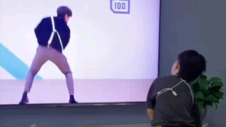 点赞过一百，妈妈说买背带裤元旦晚会跳