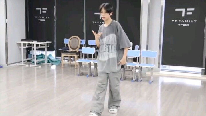 不敢想象《喜欢你》这段王橹杰表管练了多少次