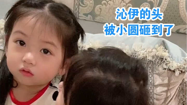 Qin Yi’s head got hit by Xiaoyuan… She didn’t even cry, yet her dad made her say sorry! Because she 