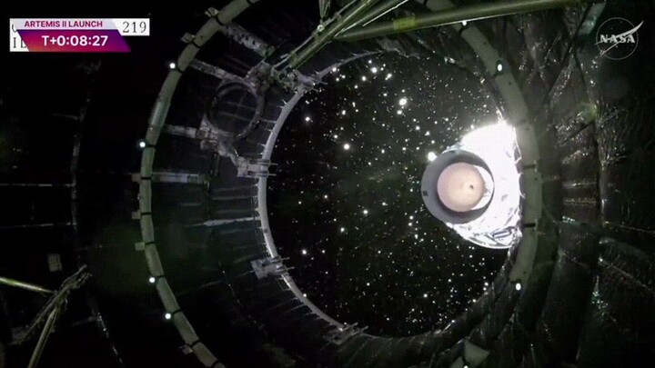 วิวที่สวยงามของการแยกช่วงหลักของ Artemis II